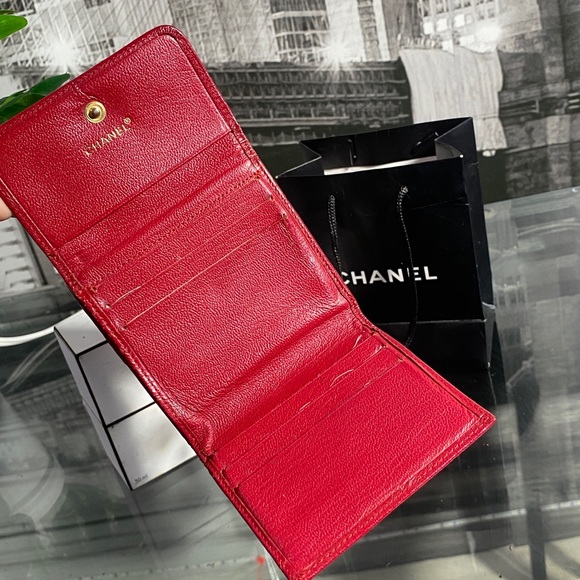 Authentic CHANEL CC Logo Red Wallet - Picture 5 of 16